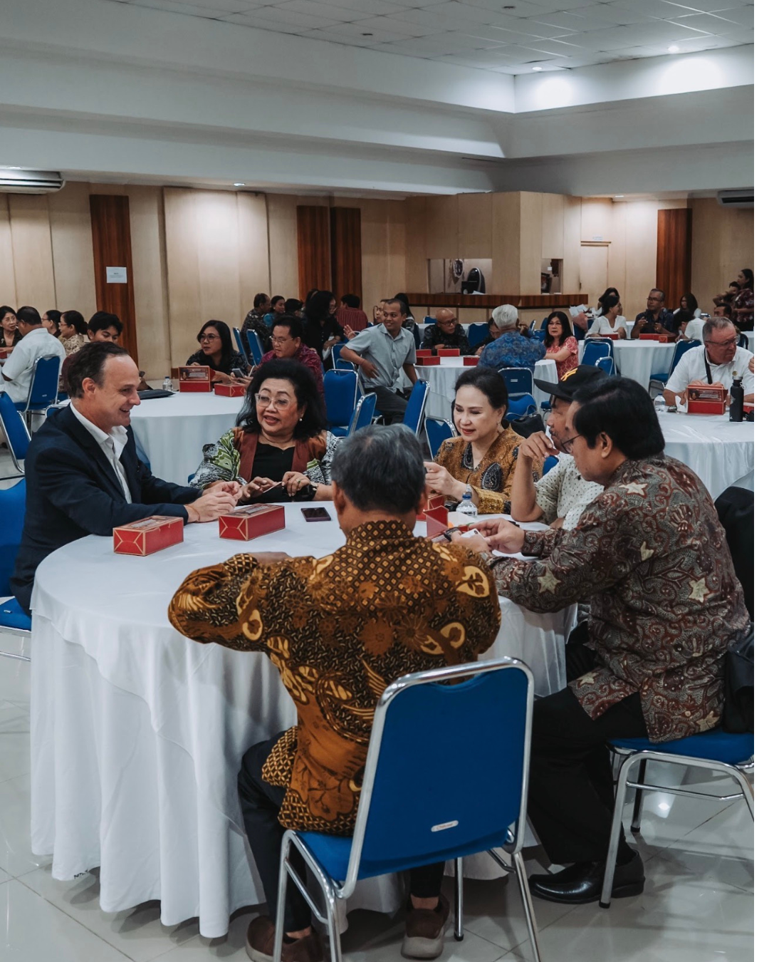 East and West practitioners seated together at a Boardroom session
